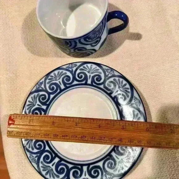 Bombay Vintage tea cups and saucers.  2 cups and 2 saucers included. - Picture 7 of 9